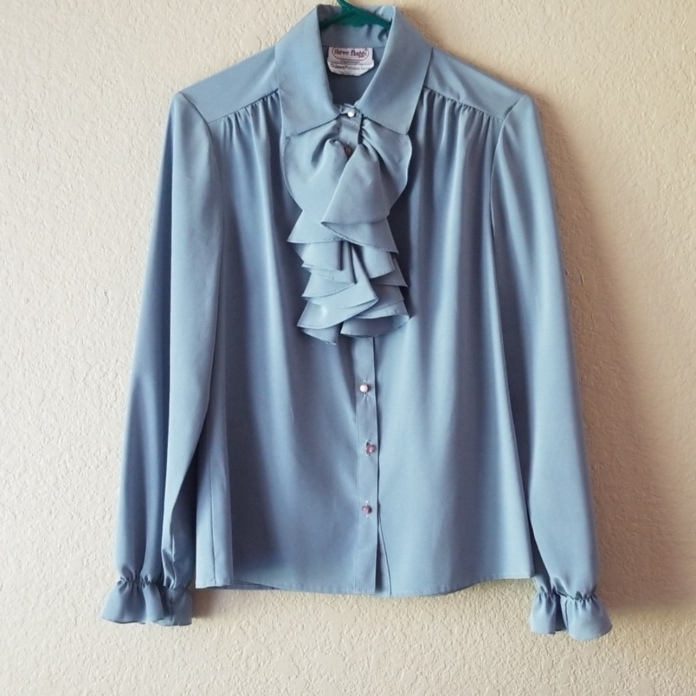 Three Flaggs ruffle chest button blouse